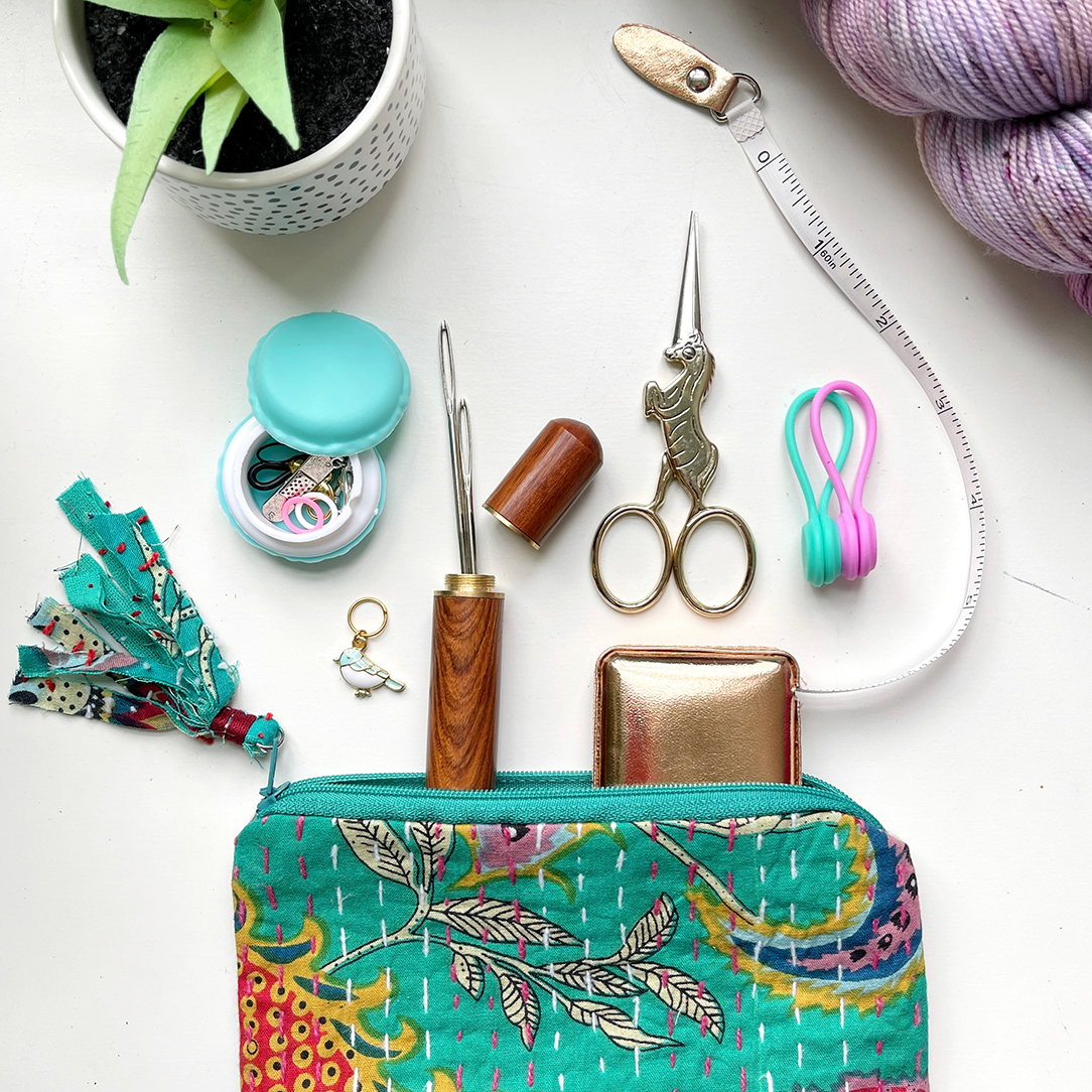 What's in my project bag? Essential knitting tools! 